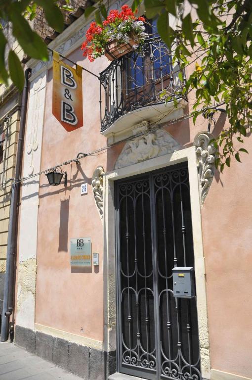 Bed and Breakfast Casa Al Centro Storico Nicolosi Exterior foto